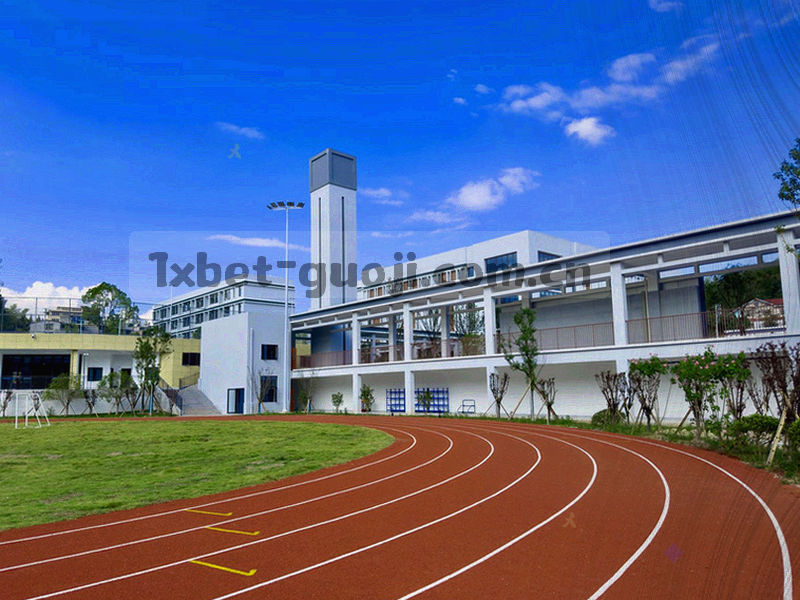 深蓝底色的折叠问答面板界面，问号图标与青色高亮条目